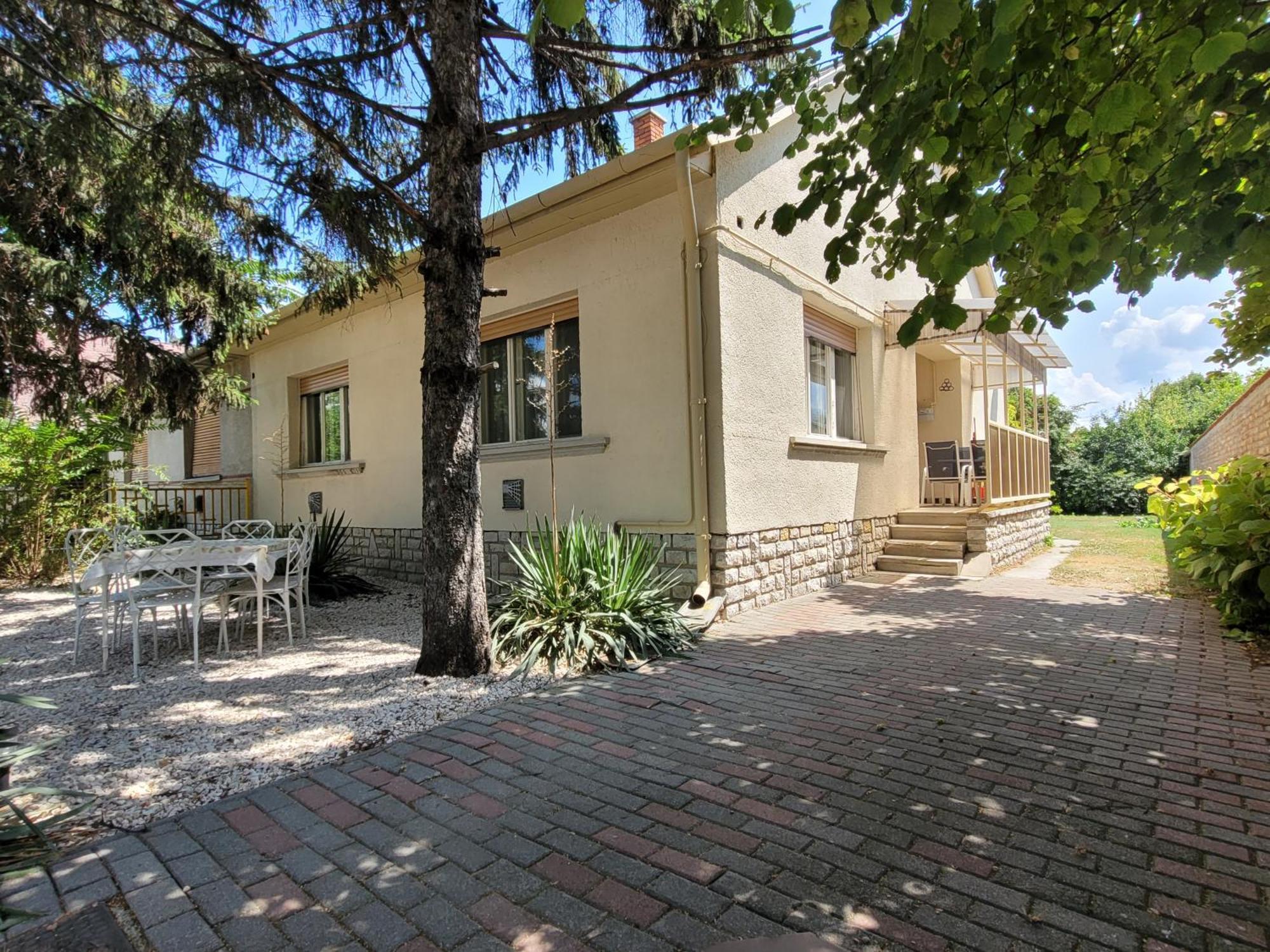 Tulipan Vendeghaz Appartement Siófok Buitenkant foto